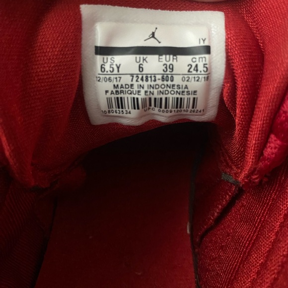 Jordan Future Low - gym red - youth 6.5 (8 in women’s) - Picture 6 of 7